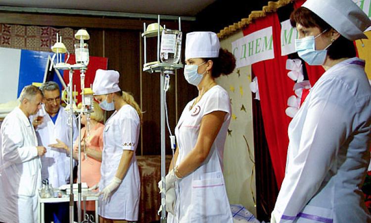 Опрос: самые счастливые в России люди работают в медицине, фармацевтике и на госслужбе